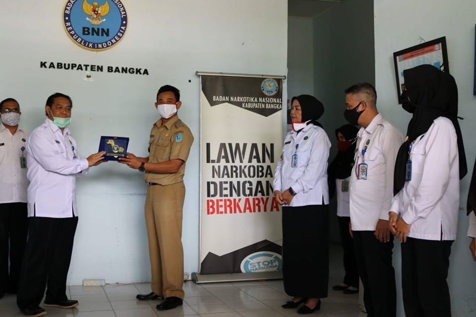 LAGI, DESA BUKIT LAYANG TERIMA PENGHARGAAN DESA BERSINAR LAGI, DESA BUKIT LAYANG TERIMA PENGHARGAAN DESA BERSINAR