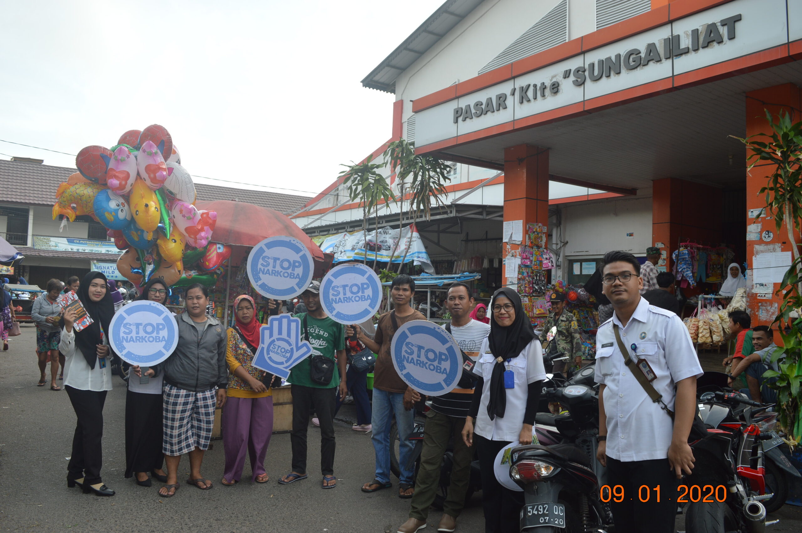 CEGAH PEREDARAN GELAP NARKOBA, BNN BLUSUKAN KE PASAR SUNGAILIAT