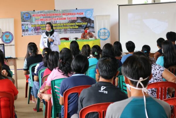 BNN BANGKA BERIKAN EDUKASI MENDALAM TERKAIT NARKOBA KEPADA WARGA DESA DWI MAKMUR