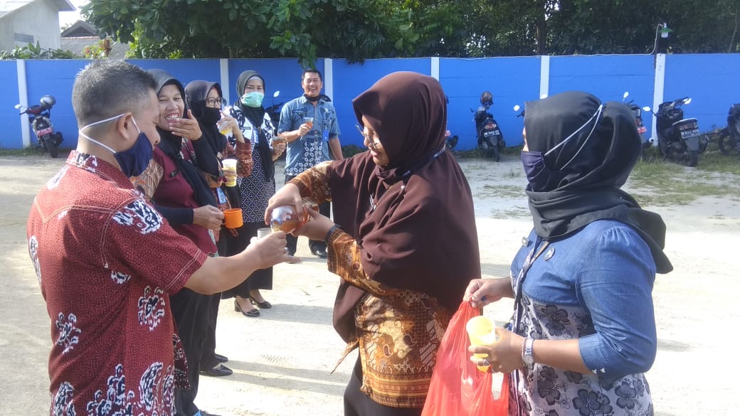 JAGA STAMINA DAN KEBUGARAN, PEGAWAI BNN BANGKA MINUM JAMU BERSAMA JAGA STAMINA DAN KEBUGARAN, PEGAWAI BNN BANGKA MINUM JAMU BERSAMA