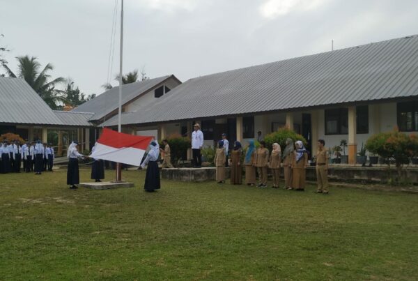 JADI INSPEKTUR UPACARA DI SEKOLAH, BNN BERIKAN EDUKASI KEPADA PELAJAR