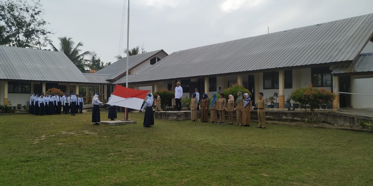 JADI INSPEKTUR UPACARA DI SEKOLAH, BNN BERIKAN EDUKASI KEPADA PELAJAR