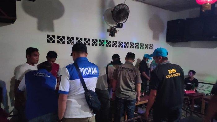 POLISI - BNN RAZIA URINE SEORANG BARTENDER KARAOKER DI SAMBUNG GIRI POSITIF NARKOBA POLISI - BNN RAZIA URINE SEORANG BARTENDER KARAOKER DI SAMBUNG GIRI POSITIF NARKOBA