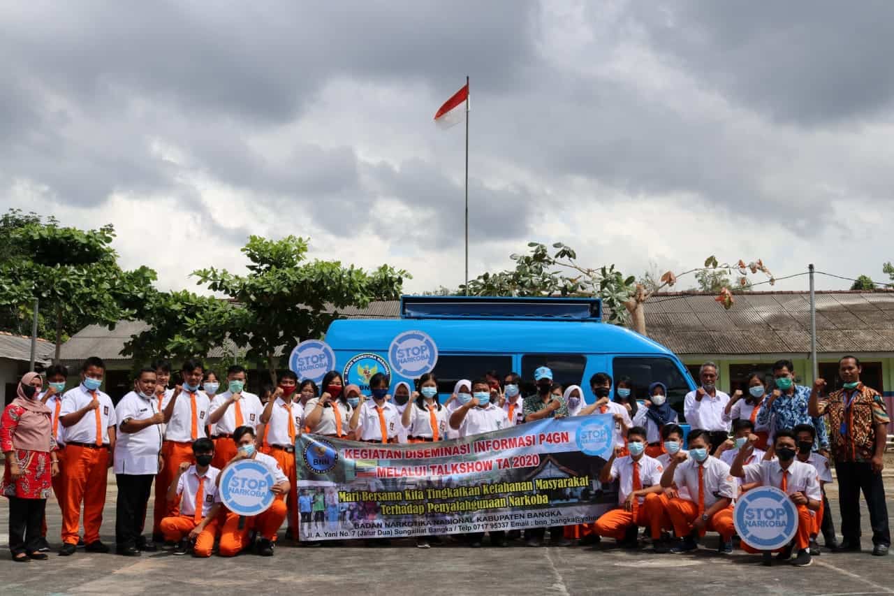 BNNK BANGKA BERIKAN SOSIALISASI DI SMK YAPENKOS BELINYU